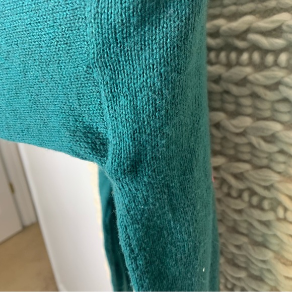 Hollister Green Penguin Sweater - Picture 8 of 9